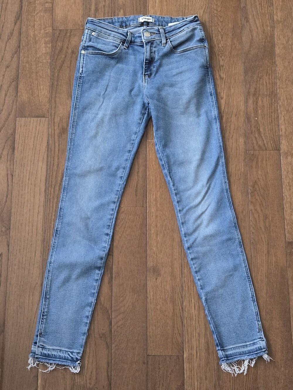 Wrangler Light Blue Denim Skinny Jean With Frayed Hem Size 25